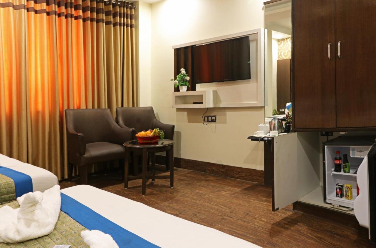Hotel Mannat International By Mannat New Delhi Eksteriør billede