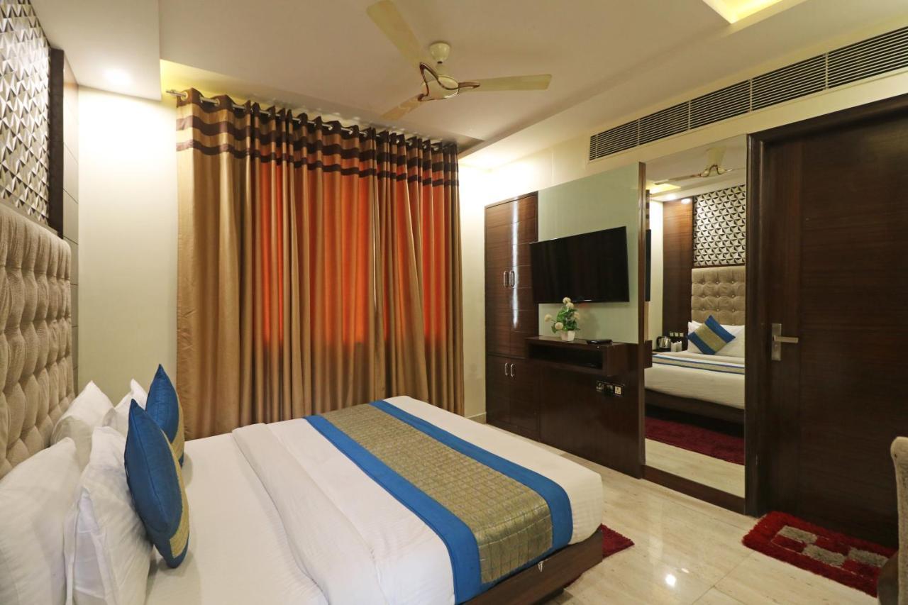 Hotel Mannat International By Mannat New Delhi Eksteriør billede