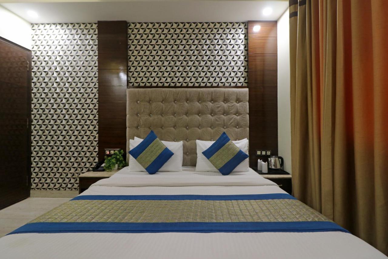 Hotel Mannat International By Mannat New Delhi Eksteriør billede