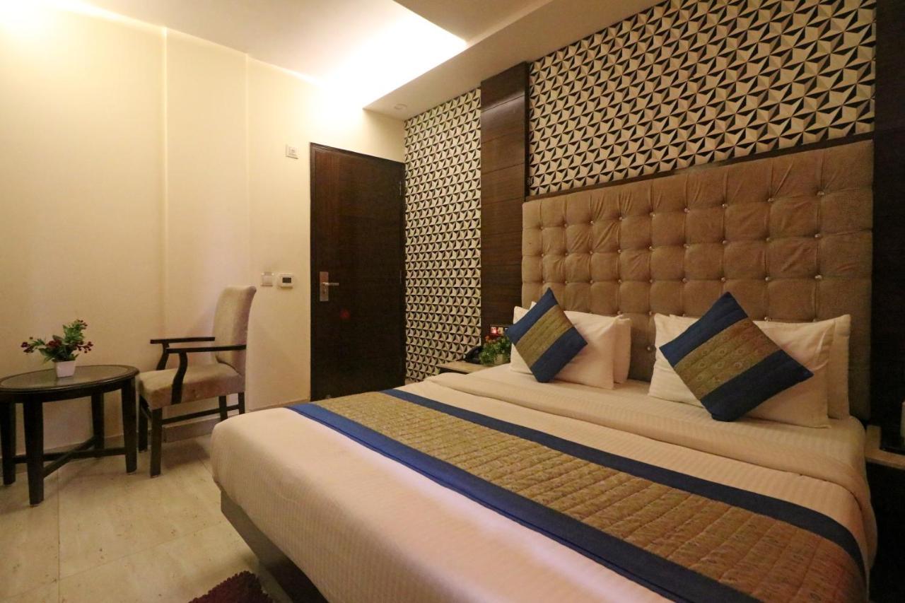 Hotel Mannat International By Mannat New Delhi Eksteriør billede