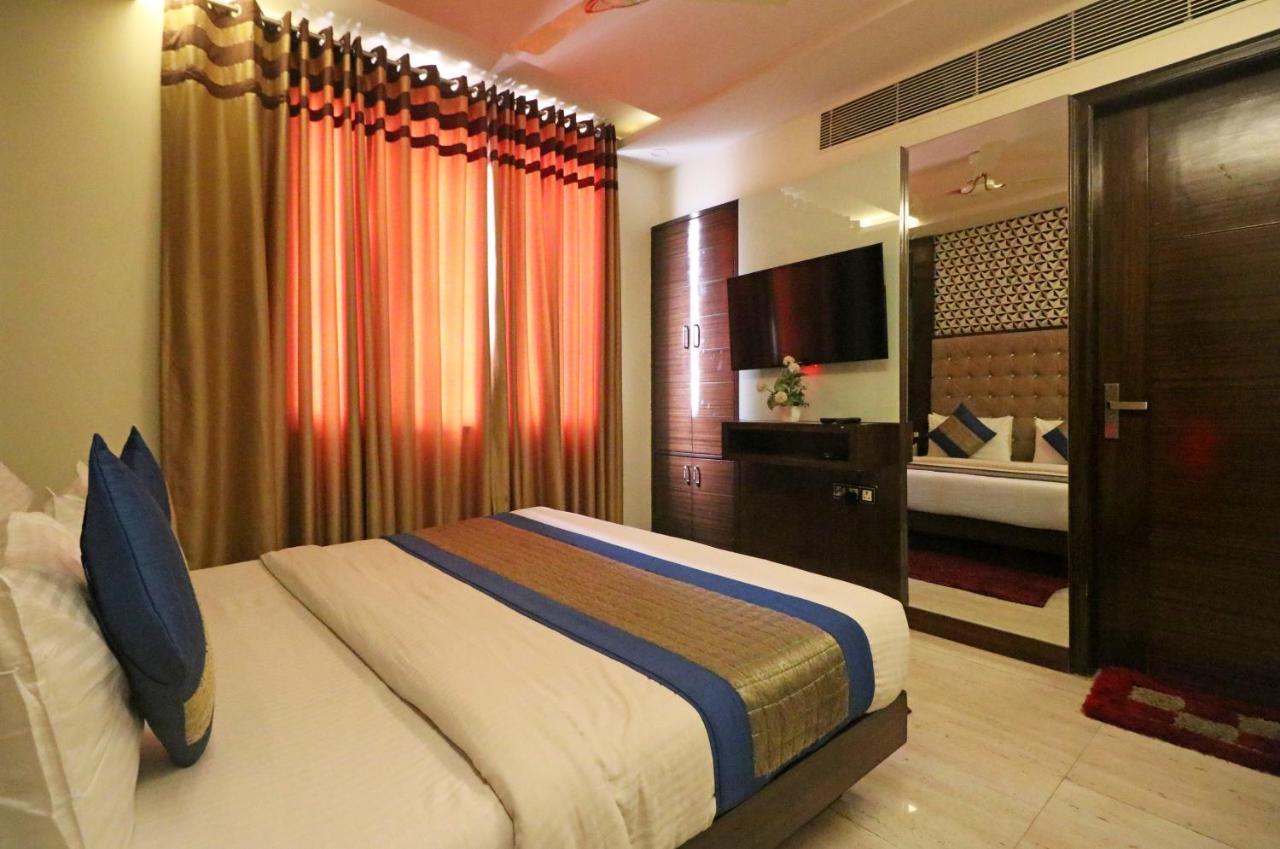 Hotel Mannat International By Mannat New Delhi Eksteriør billede