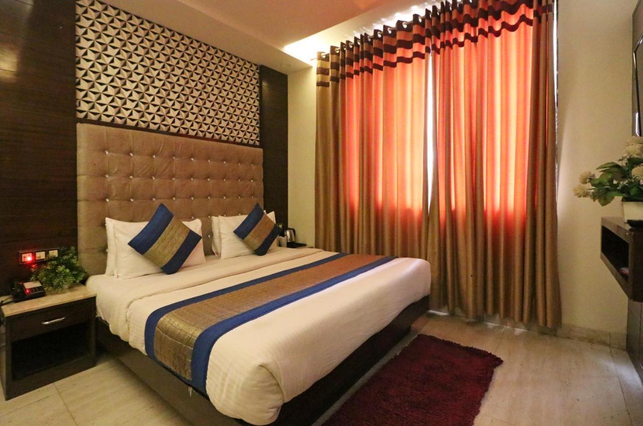 Hotel Mannat International By Mannat New Delhi Eksteriør billede