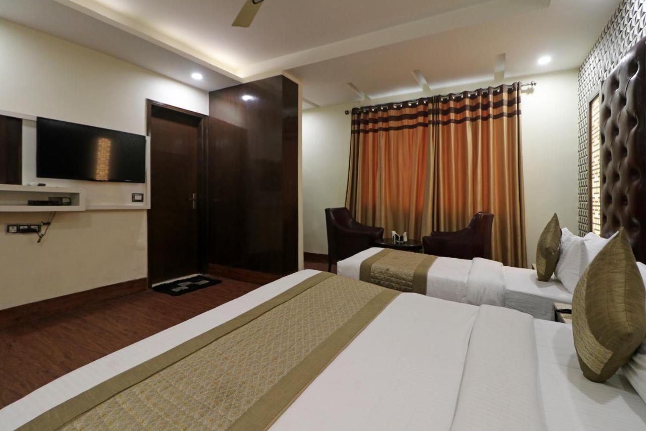 Hotel Mannat International By Mannat New Delhi Eksteriør billede