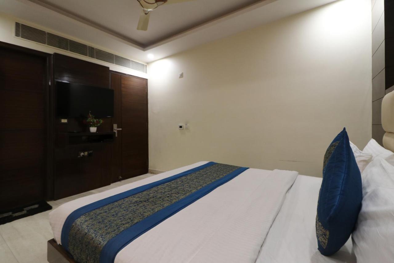 Hotel Mannat International By Mannat New Delhi Eksteriør billede