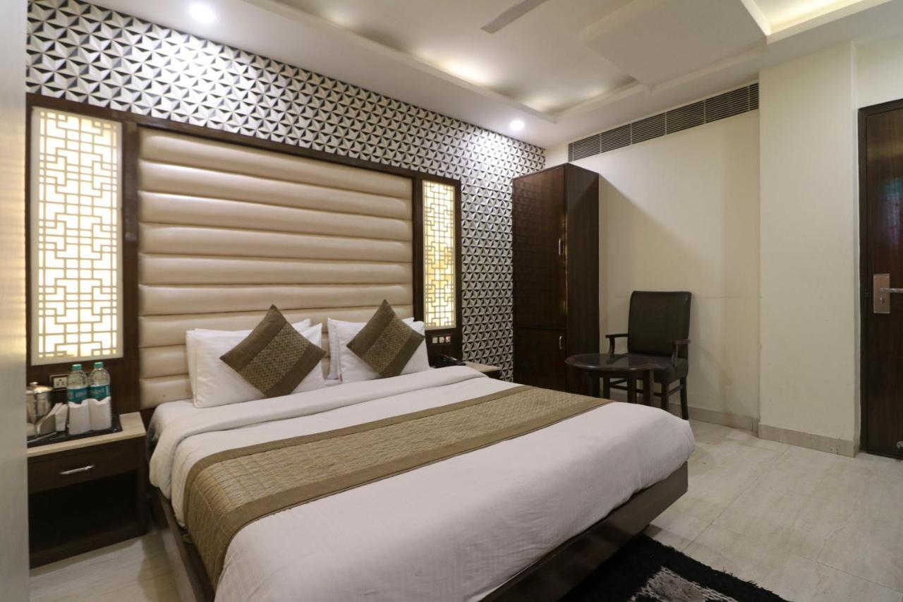 Hotel Mannat International By Mannat New Delhi Eksteriør billede