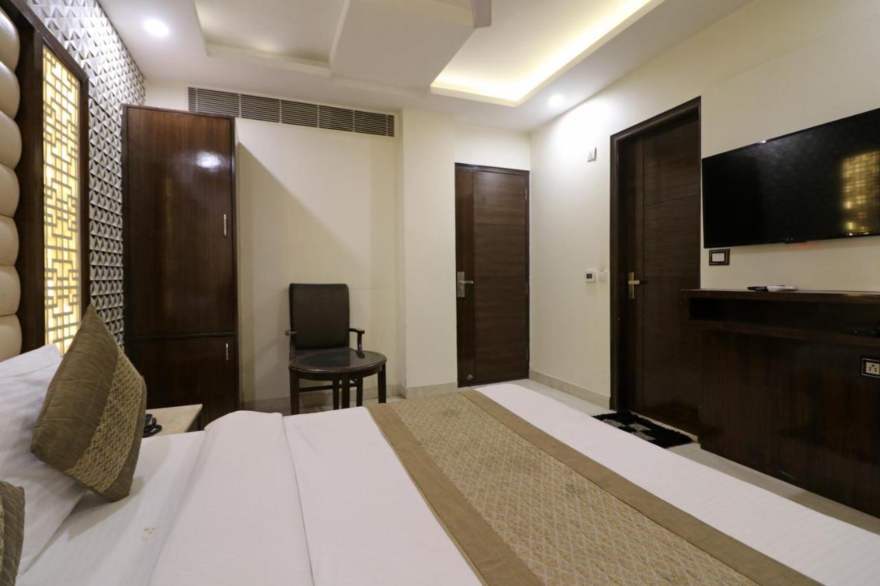 Hotel Mannat International By Mannat New Delhi Eksteriør billede