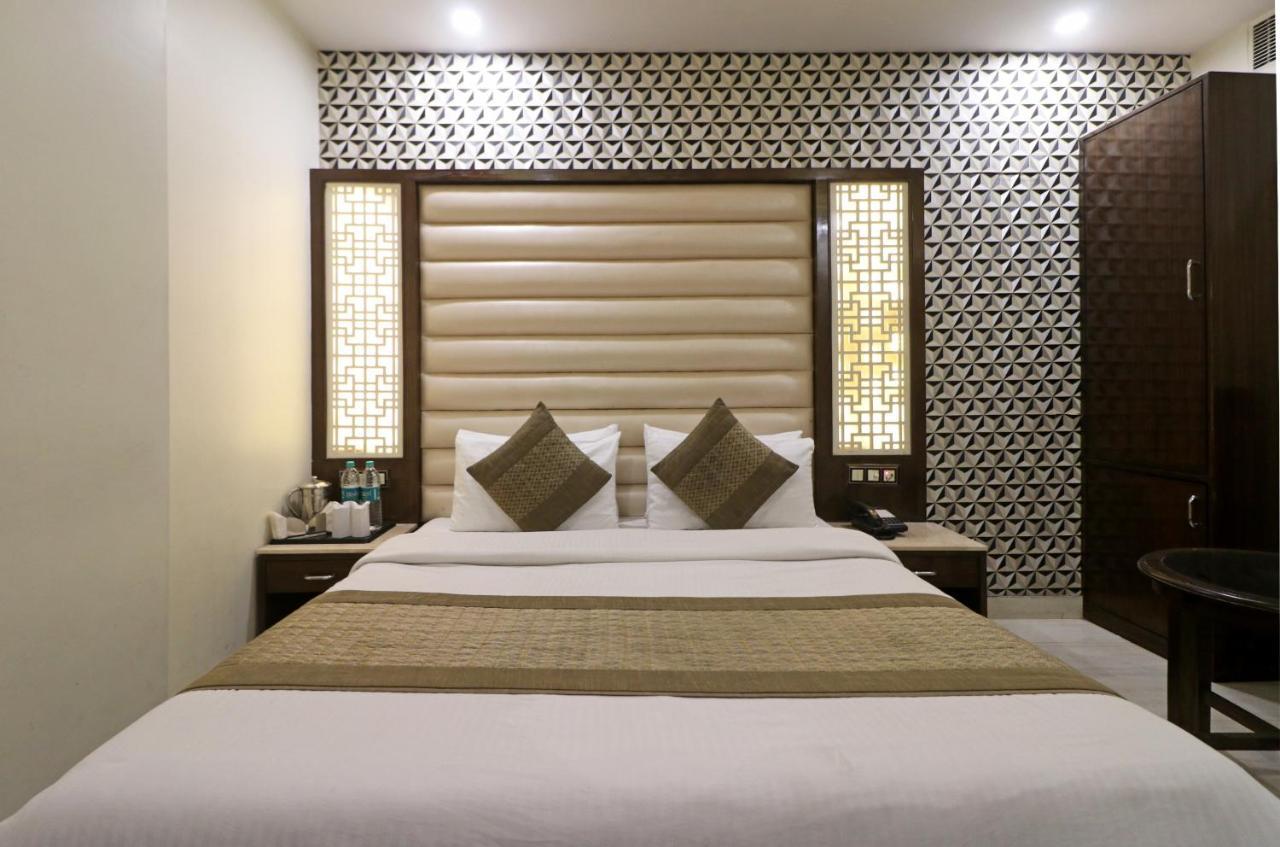 Hotel Mannat International By Mannat New Delhi Eksteriør billede