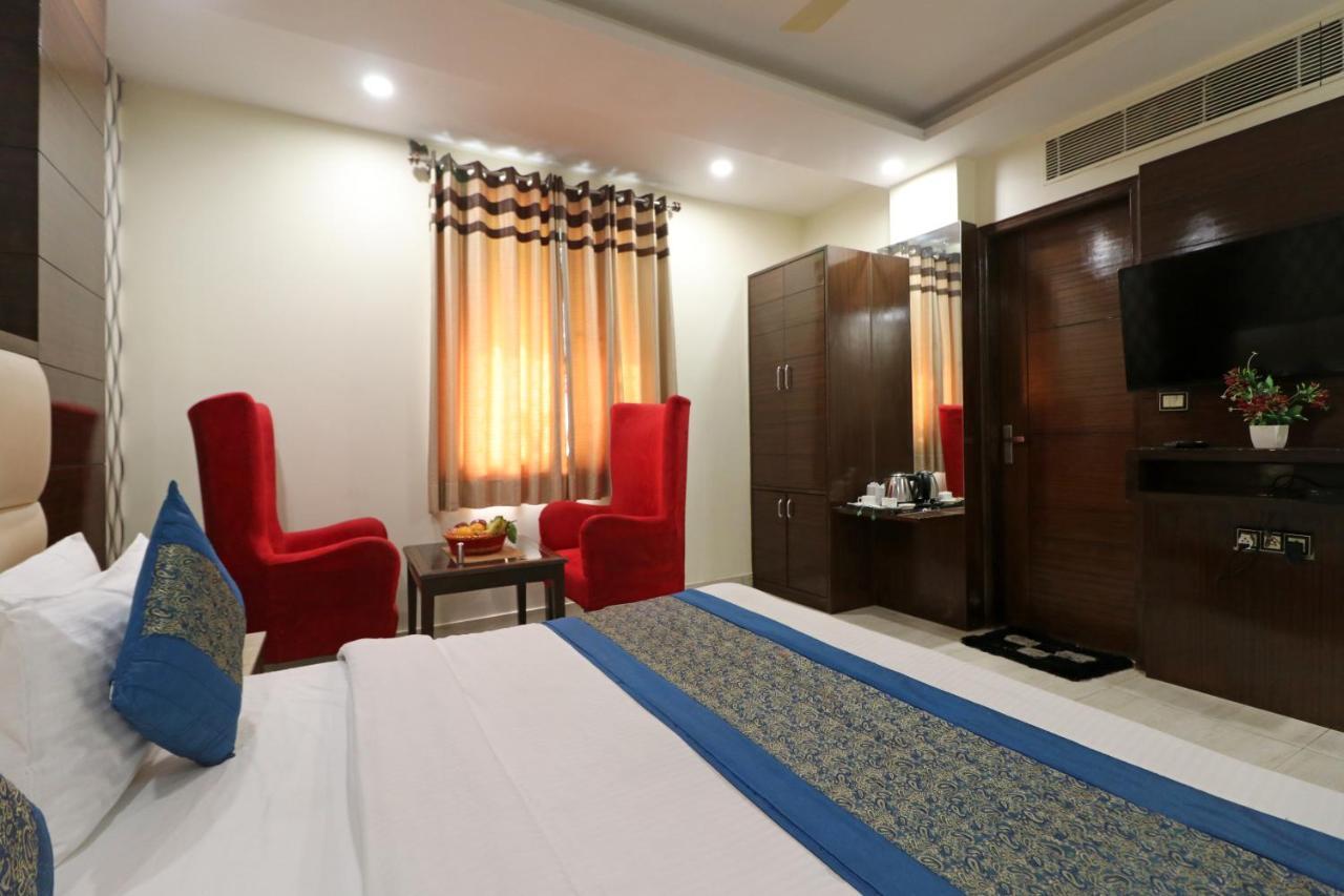Hotel Mannat International By Mannat New Delhi Eksteriør billede