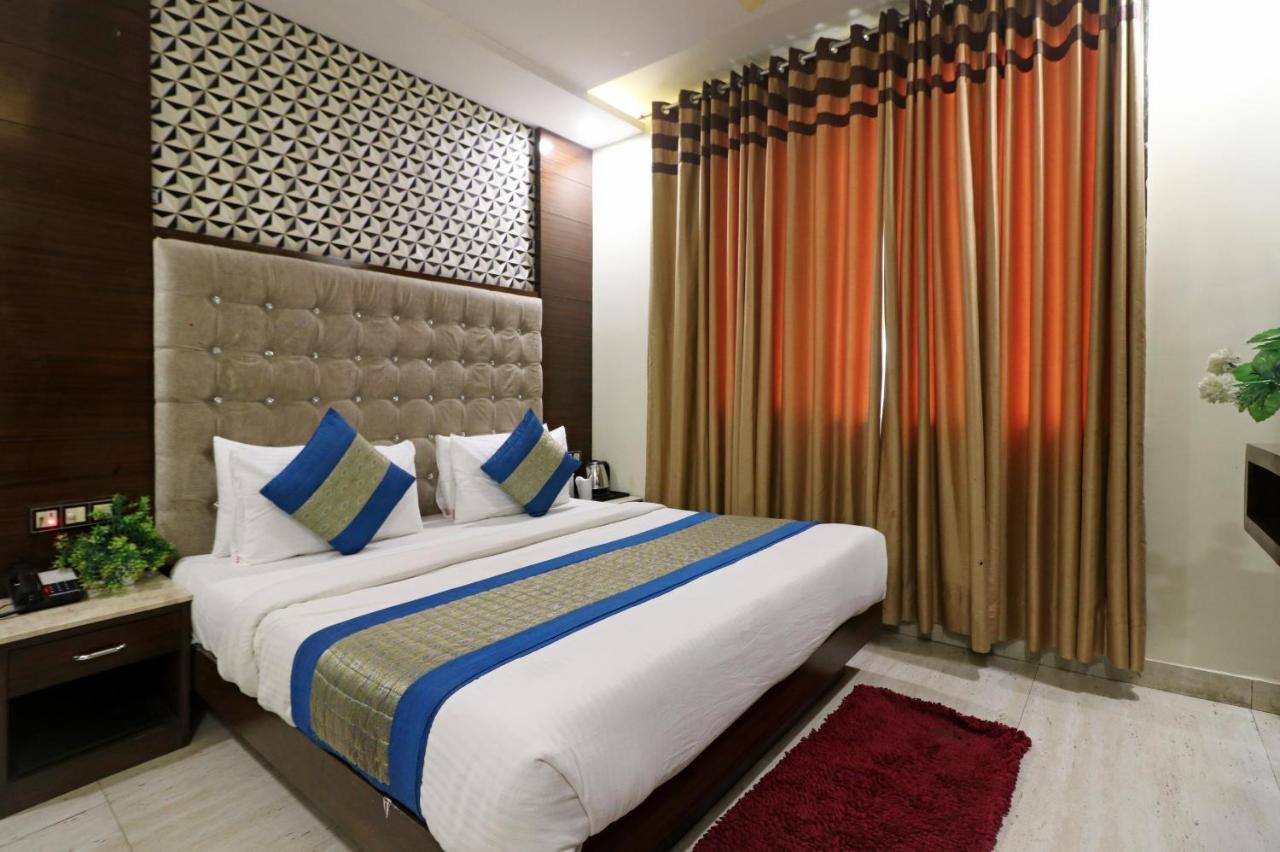 Hotel Mannat International By Mannat New Delhi Eksteriør billede
