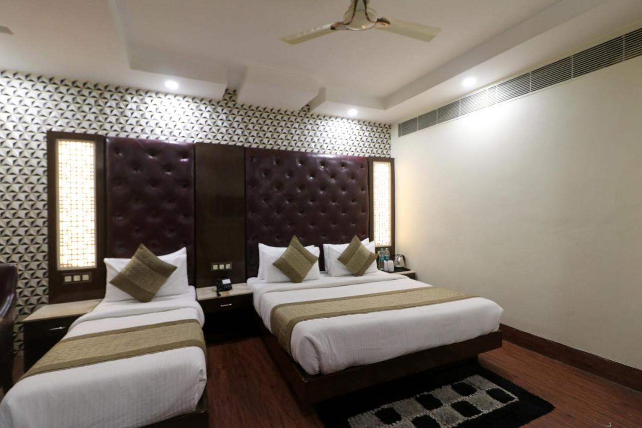Hotel Mannat International By Mannat New Delhi Eksteriør billede