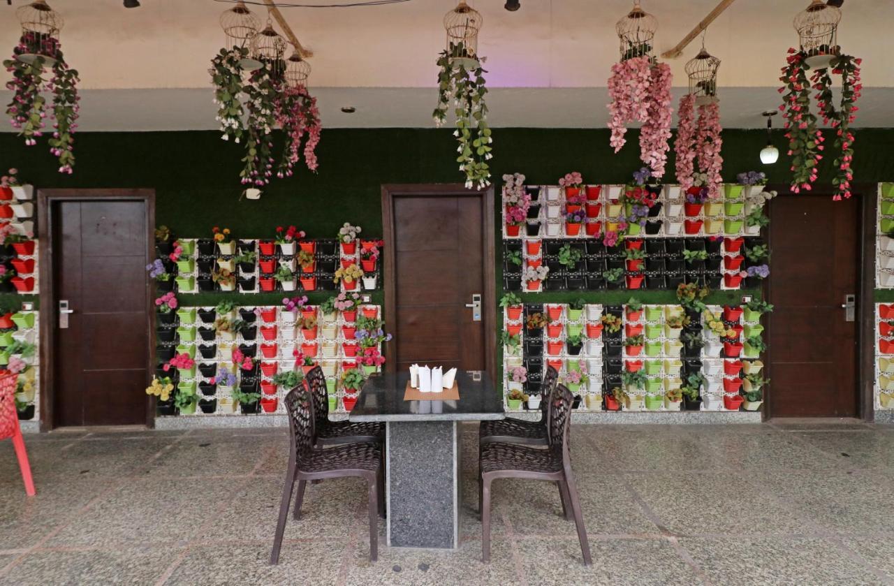 Hotel Mannat International By Mannat New Delhi Eksteriør billede